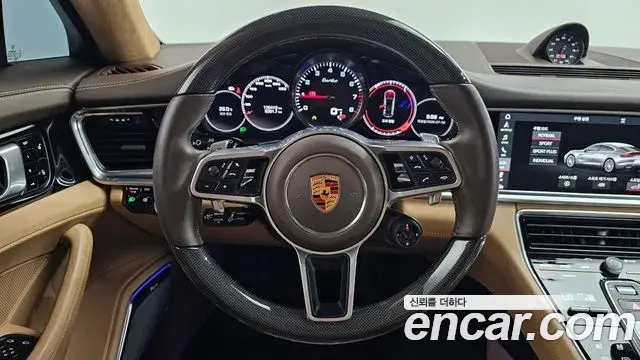 Porsche Panamera 2018 — Фото 15/20