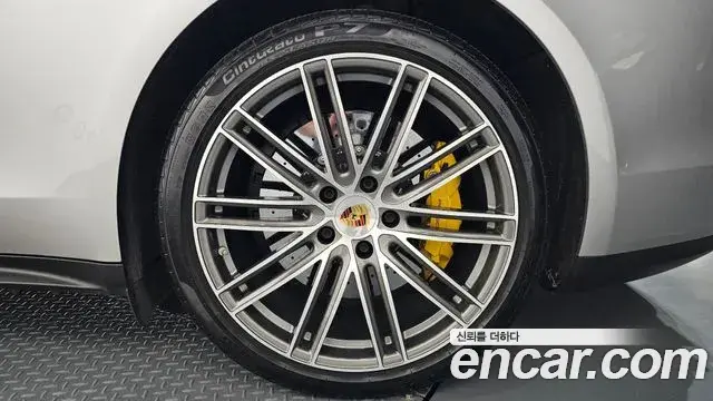 Porsche Panamera 2018 — ფოტო 14/36
