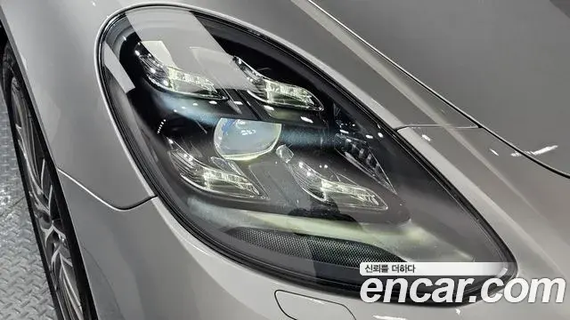 Porsche Panamera 2018 — ფოტო 27/36