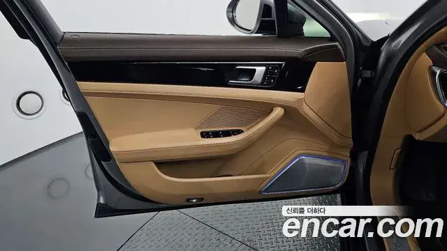Porsche Panamera 2018 — ფოტო 21/36