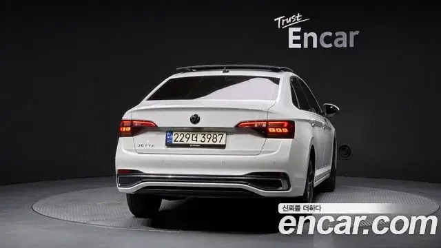 Volkswagen Jetta 2023 — Şəkil 1/20