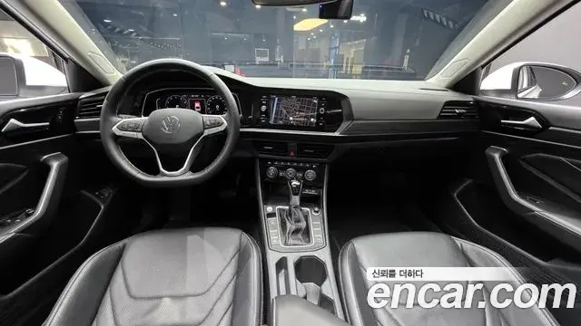 Volkswagen Jetta 2023 — Şəkil 12/20