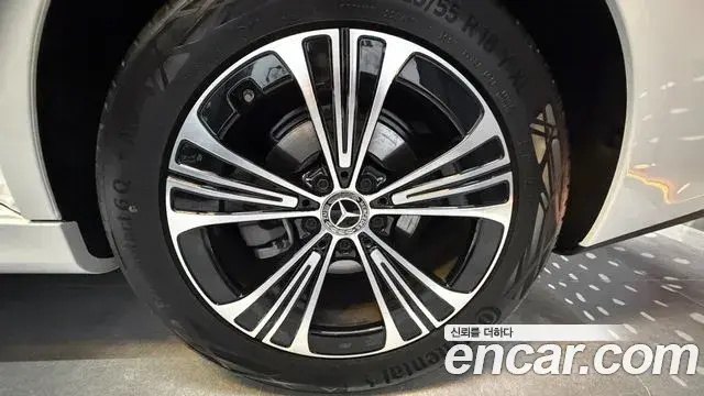 Mercedes-Benz E-Class 2025 — Фото 9/13