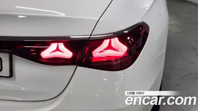 Mercedes-Benz E-Class 2025 — Фото 16/20