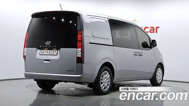 Hyundai Staria 2022 — Photo 2/20