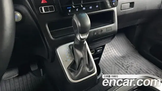 Hyundai Staria 2022 — Photo 9/20