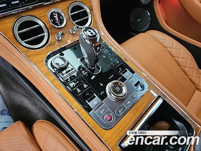 Bentley Continental GT 2020 — ფოტო 7/20