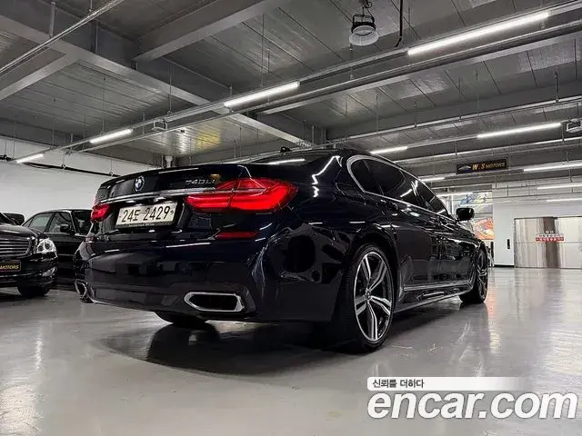 BMW 7 Series 2019 — Photo 12/20