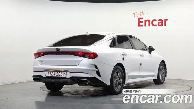 Kia K5 2021 — ფოტო 6/20