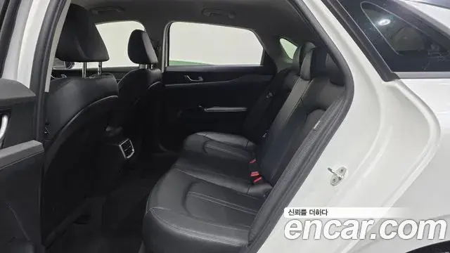 Kia K5 2021 — ფოტო 16/20