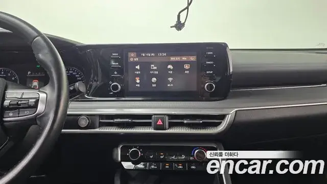 Kia K5 2021 — ფოტო 17/20