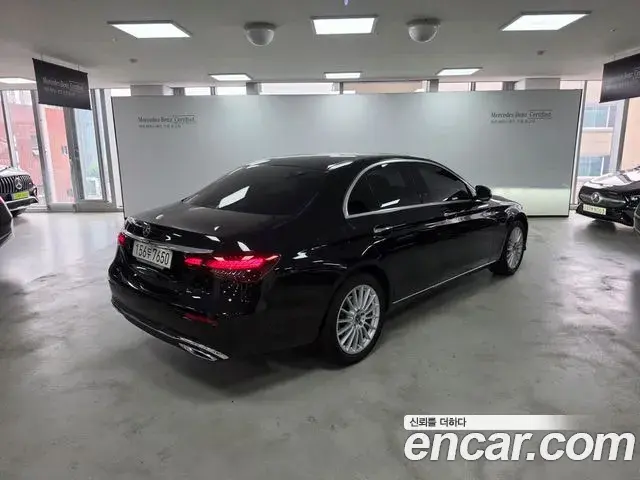 Mercedes-Benz E-Class 2023 — Фото 1/18