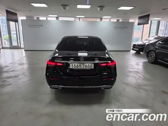 Mercedes-Benz E-Class 2023 — Фото 3/18