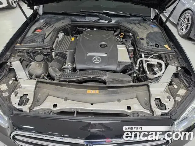 Mercedes-Benz E-Class 2023 — Фото 5/18