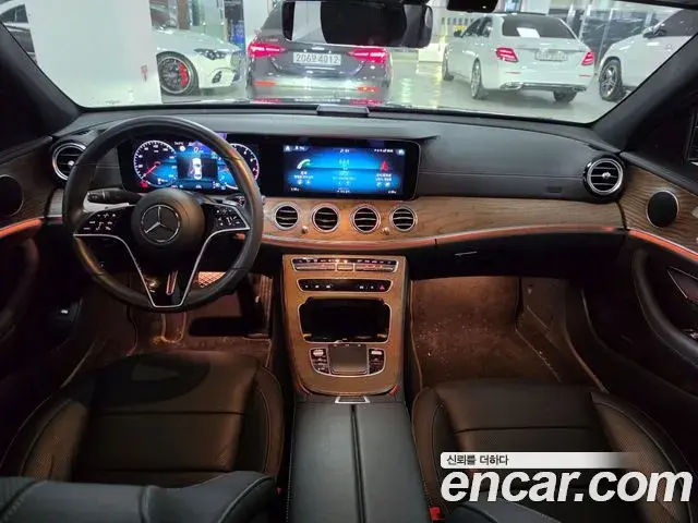 Mercedes-Benz E-Class 2023 — Фото 6/18