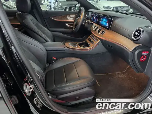 Mercedes-Benz E-Class 2023 — Фото 8/18