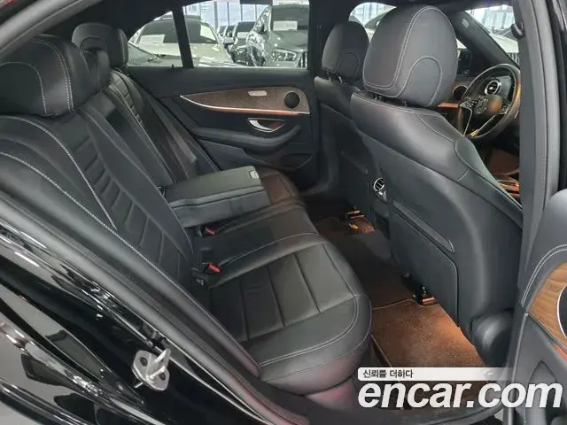 Mercedes-Benz E-Class 2023 — Фото 9/18