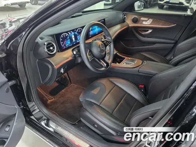Mercedes-Benz E-Class 2023 — Фото 13/18