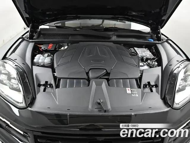 Porsche Cayenne 2025 — Photo 12/20