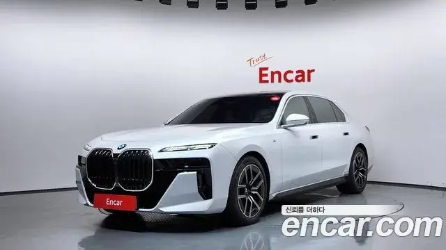 BMW 7 Series 2024 — ფოტო 8/36