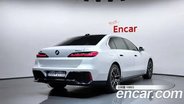 BMW 7 Series 2024 — ფოტო 32/36