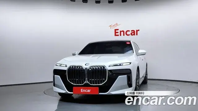 BMW 7 Series 2024 — ფოტო 33/36