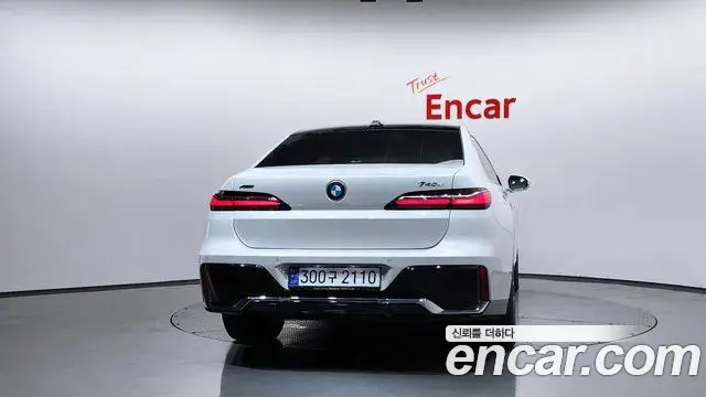 BMW 7 Series 2024 — ფოტო 1/36