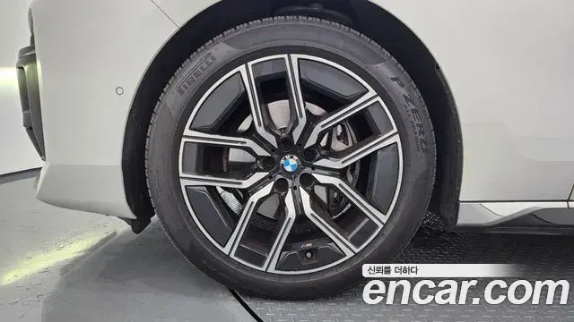 BMW 7 Series 2024 — ფოტო 25/36