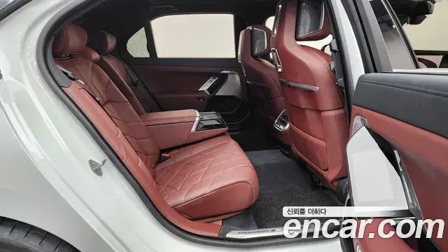 BMW 7 Series 2024 — ფოტო 18/36