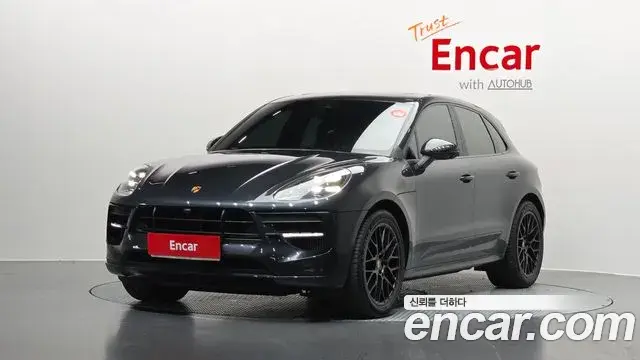 Porsche Macan 2020 — Фото 1/20
