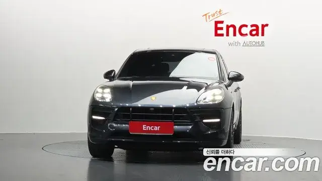 Porsche Macan 2020 — Фото 3/20