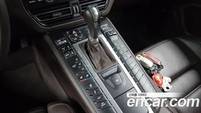 Porsche Macan 2020 — Фото 9/20