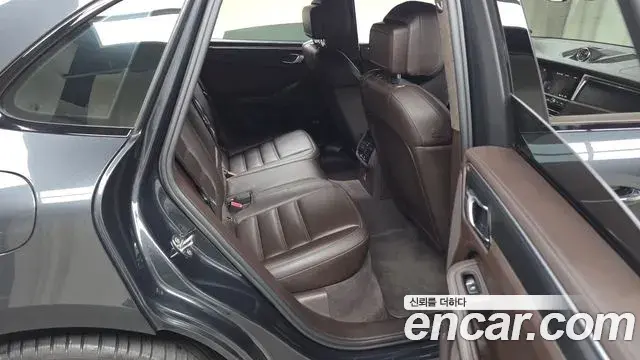 Porsche Macan 2020 — Фото 11/20
