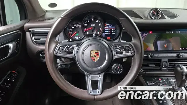 Porsche Macan 2020 — Фото 13/20