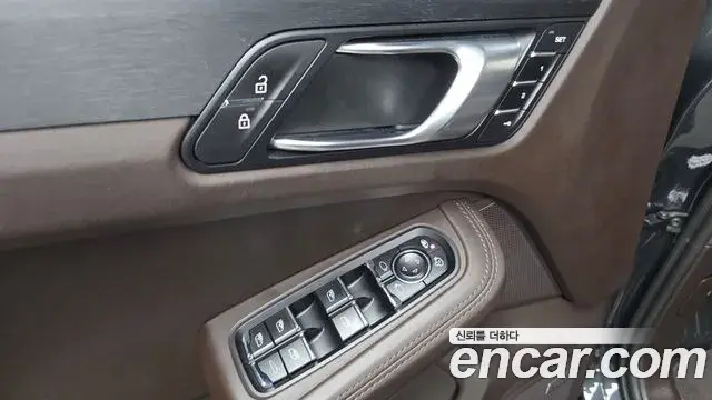 Porsche Macan 2020 — Фото 20/20