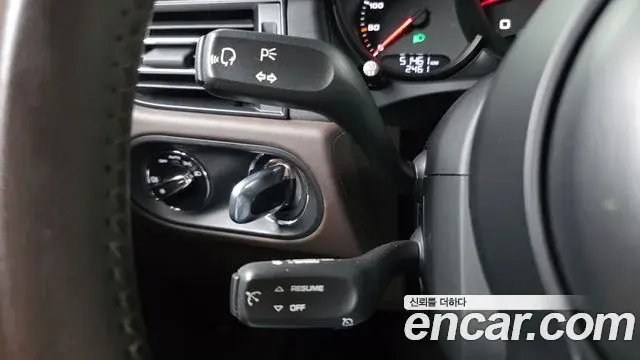 Porsche Macan 2020 — ფოტო 4/30