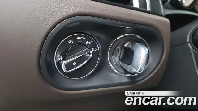 Porsche Macan 2020 — ფოტო 12/30