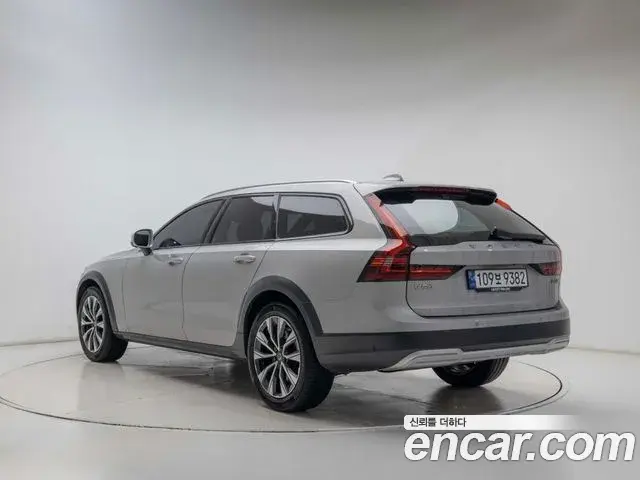 Volvo V90 Cross Country 2023 — ფოტო 19/19