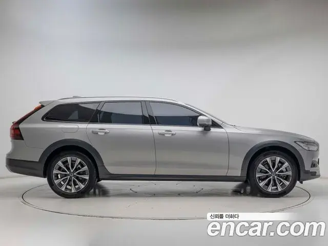 Volvo V90 Cross Country 2023 — ფოტო 15/19