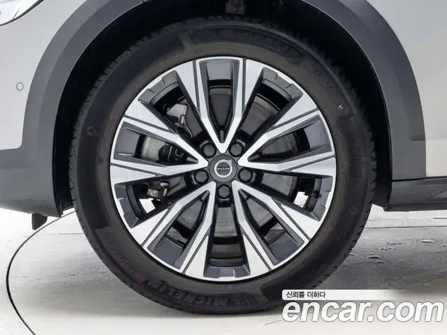 Volvo V90 Cross Country 2023 — ფოტო 13/19