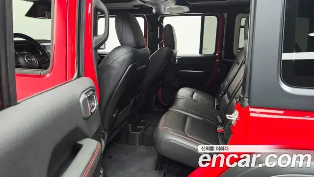 Jeep Wrangler 2025 — Şəkil 32/33