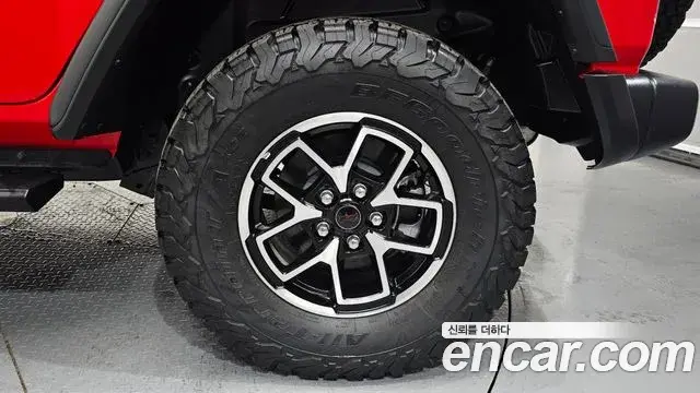Jeep Wrangler 2025 — Şəkil 26/33