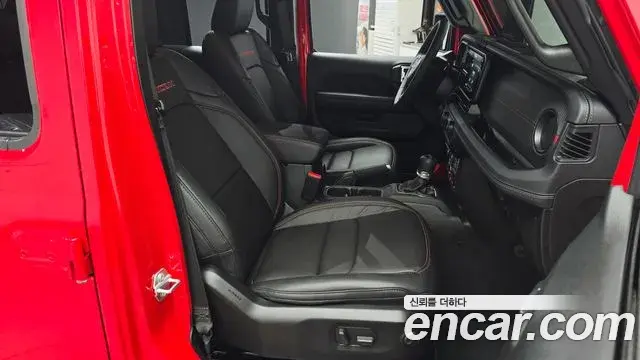 Jeep Wrangler 2025 — Şəkil 19/33