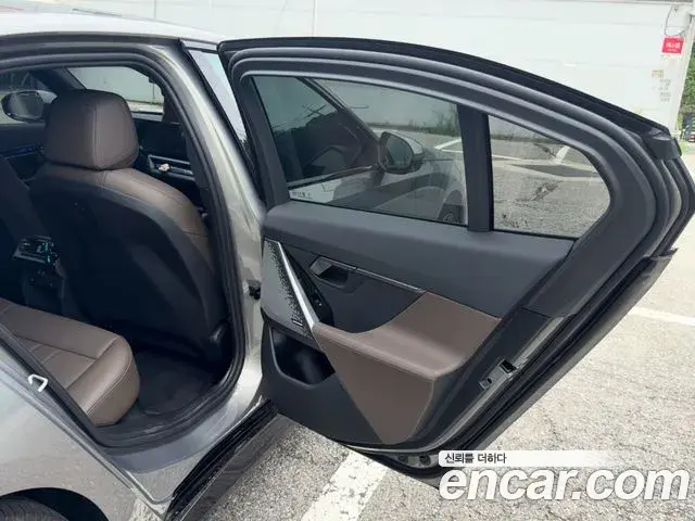 BMW 5 Series 2026 — ფოტო 8/20
