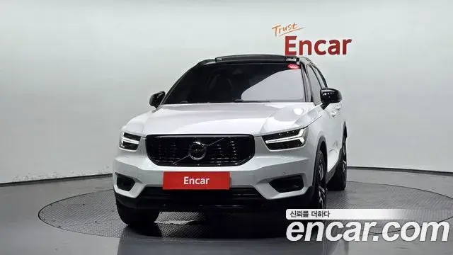 Volvo XC40 2021 — Фото 3/20