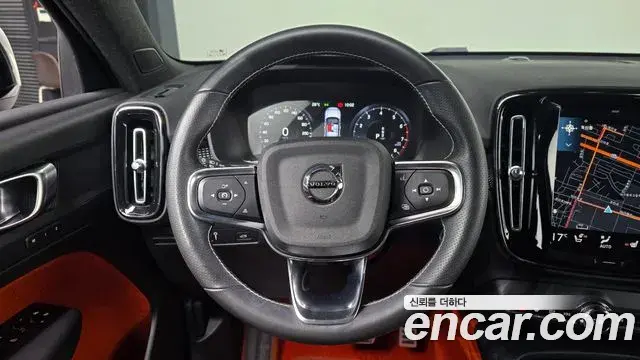 Volvo XC40 2021 — Фото 13/20