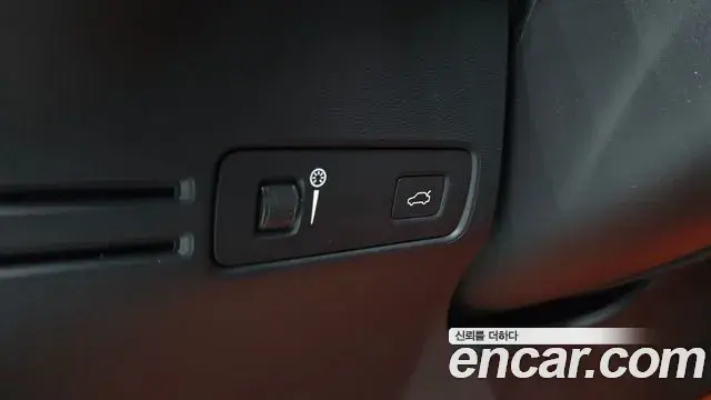 Volvo XC40 2021 — Фото 14/20