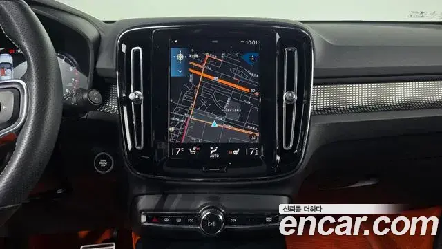 Volvo XC40 2021 — Фото 15/20