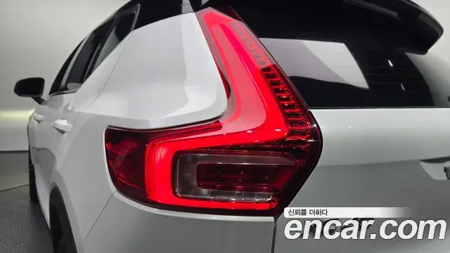 Volvo XC40 2021 — Şəkil 10/30