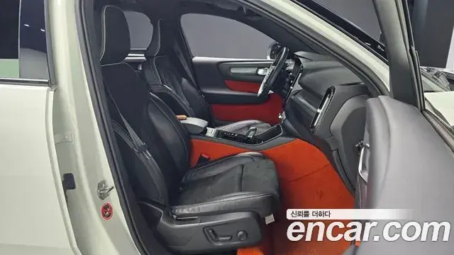 Volvo XC40 2021 — Şəkil 18/30